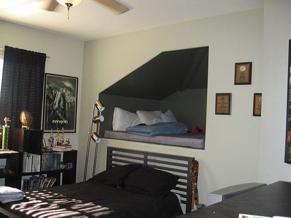 "Cave/Loft" area in secondary bedroom