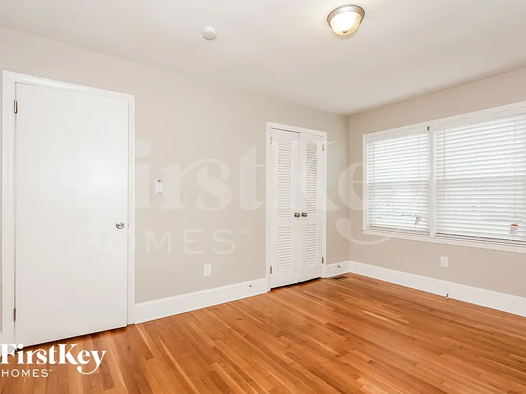 1421 Waddell St — Photo 8
