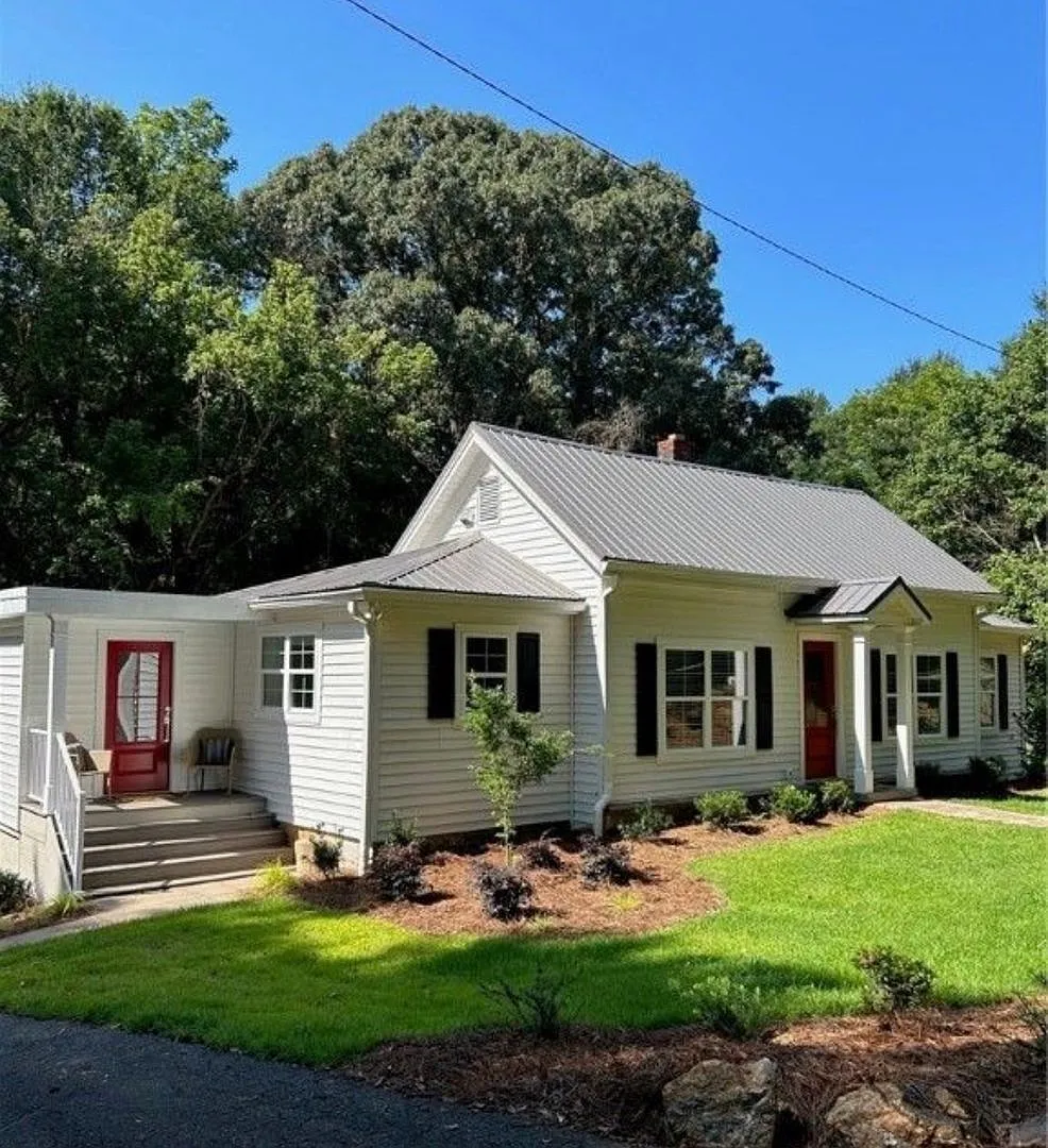 Freshly Renovated Athens Home | Pre-Leasing Fall 2027 — Photo 2