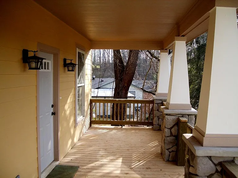 210 Wellington St — Photo 5