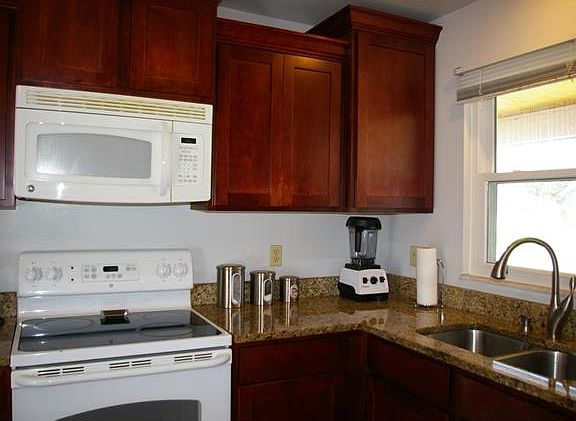 4th image of 2283 Farnham Ln