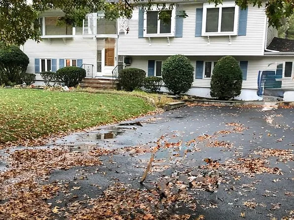 43 Billingsley Dr, Livingston, NJ 07039