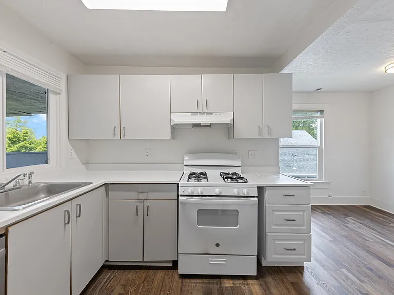 421 S College St #4 — Photo 13