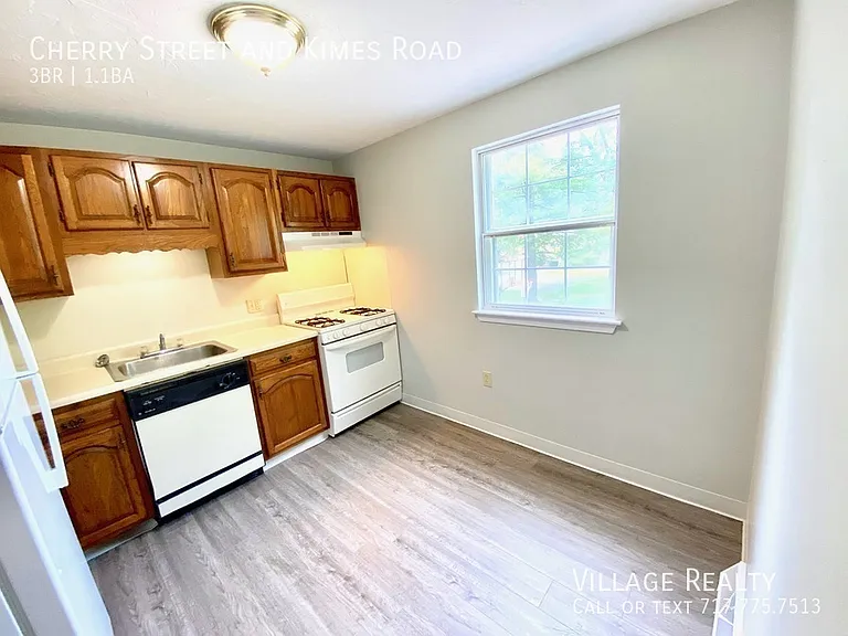 Cherry St — Photo 39