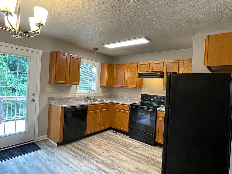 2019 Rath St — Photo 6