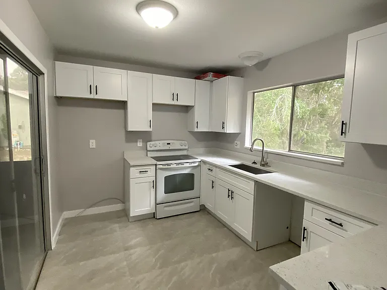 1366 SE Rivergreen Cir — Photo 8