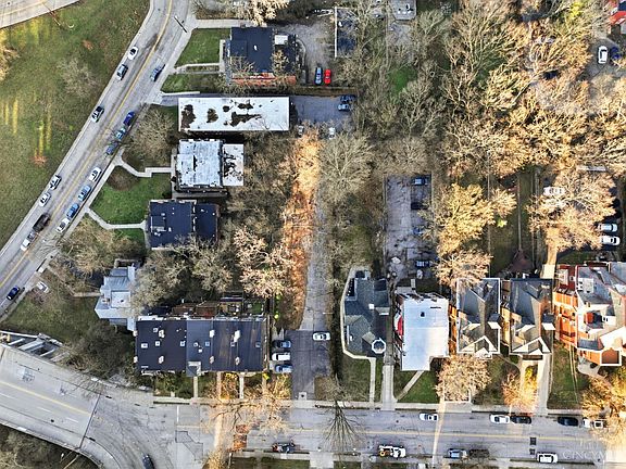 3rd image of 2211 Park Ave