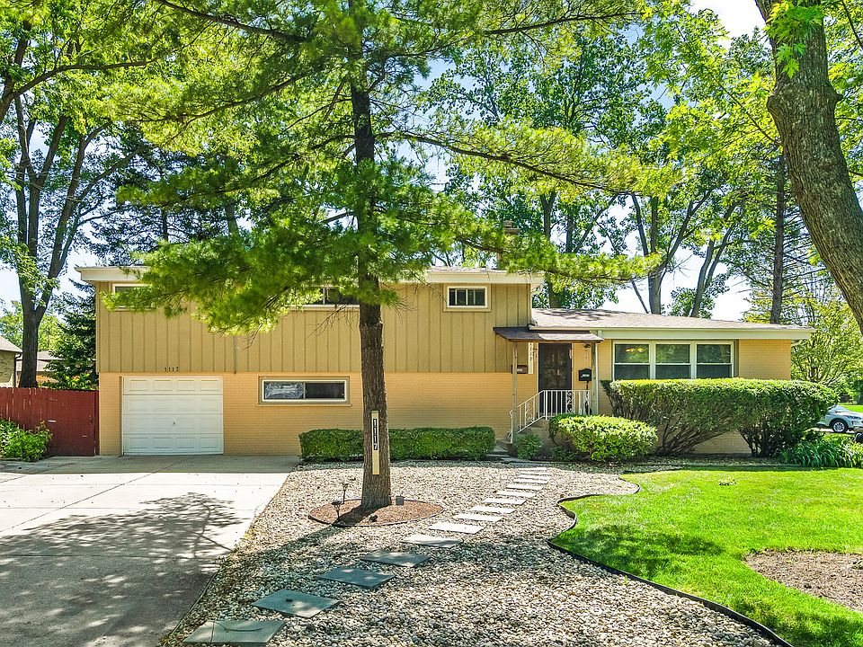 2nd image of 1117 Pfingsten Rd
