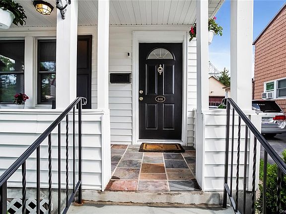 4th image of 808 Woodbine Ave