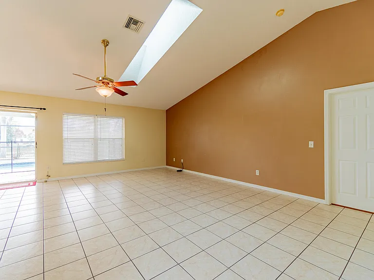 5593 NW Wesley Rd — Photo 17