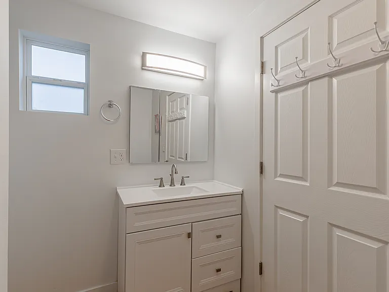 521 Williams Ave S — Photo 18