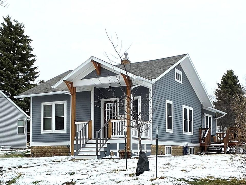 1st image of 621 2nd St E