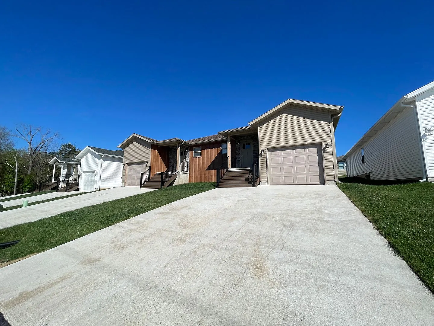 Luxury Lake Living Starts Here Brand-New 2 Bed, 2 Bath House in Kimberling City- Year Round Vacat... — Photo 3