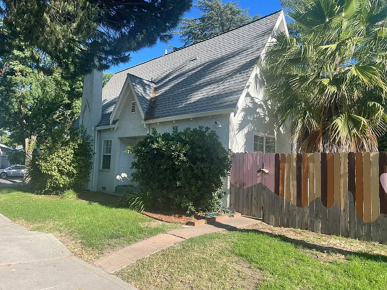 2233 Dwight Way — Photo 3