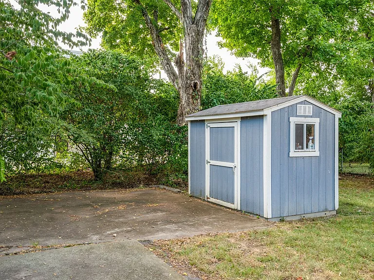 1811 Stewart Pl — Photo 8