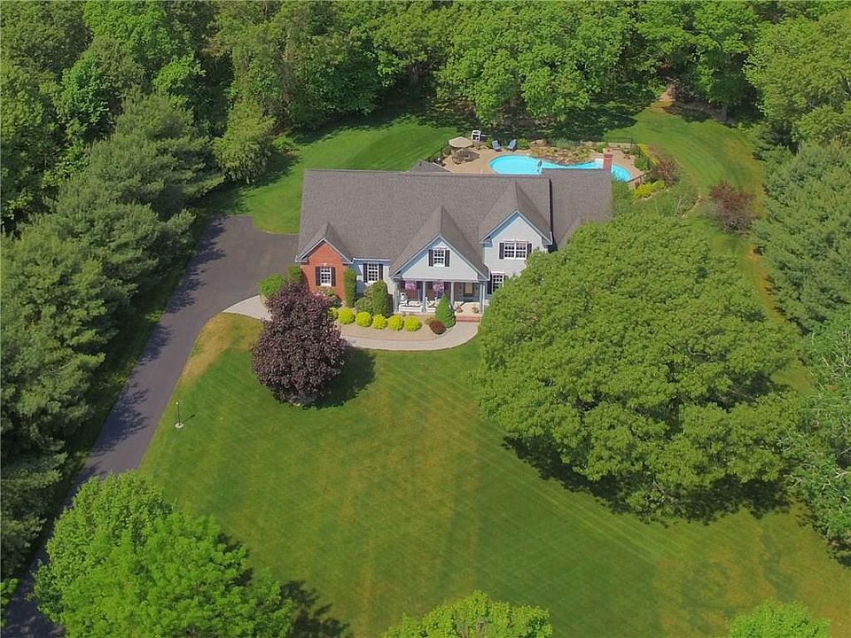 1st image of 198 Finch Ln N