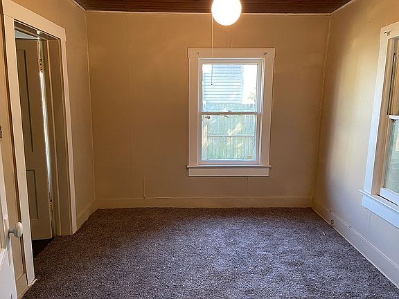 3rd image of 230 E Pine St