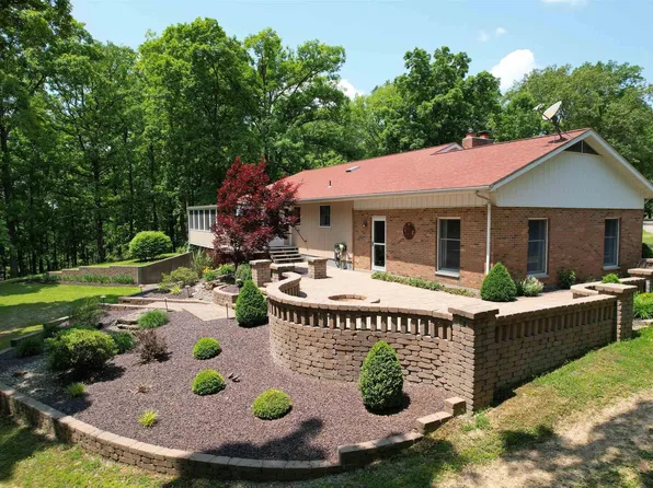 1518 Community Beach Rd, Odin, IL 62870