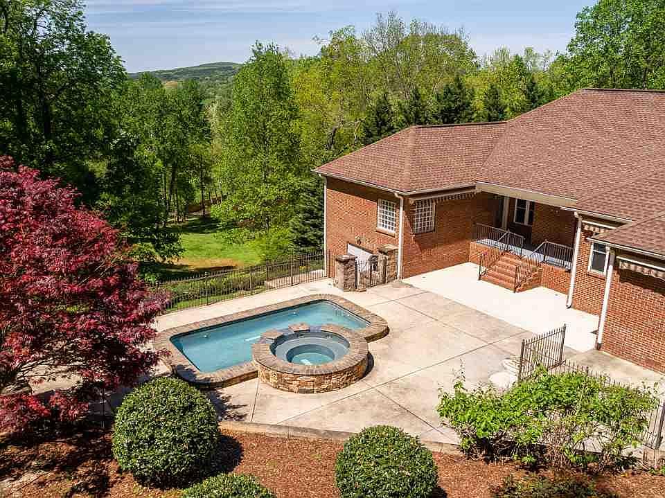 1st image of 117 Anna Kathryn Dr