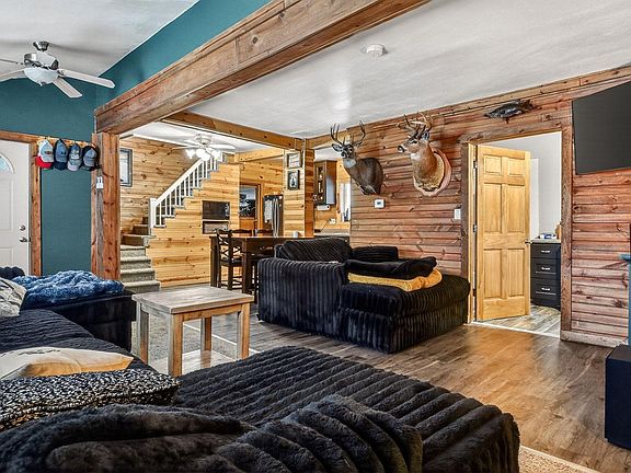 2nd image of 901 S Riverside Dr