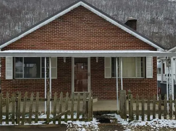 3106 Maple St, Belle, WV 25015
