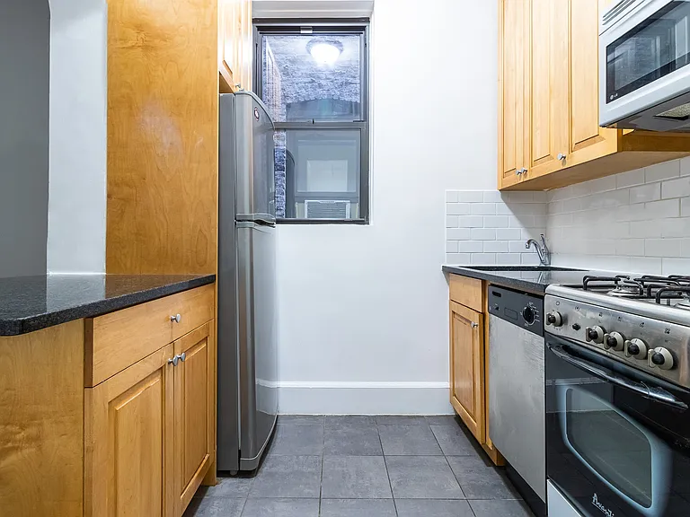 185 Avenue C #4C — Photo 2