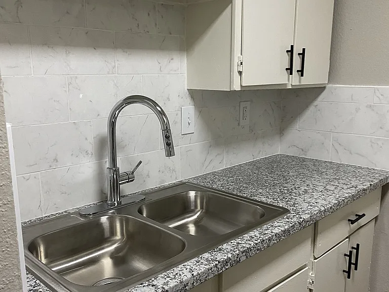 Tidwell Park Apartments — Photo 4