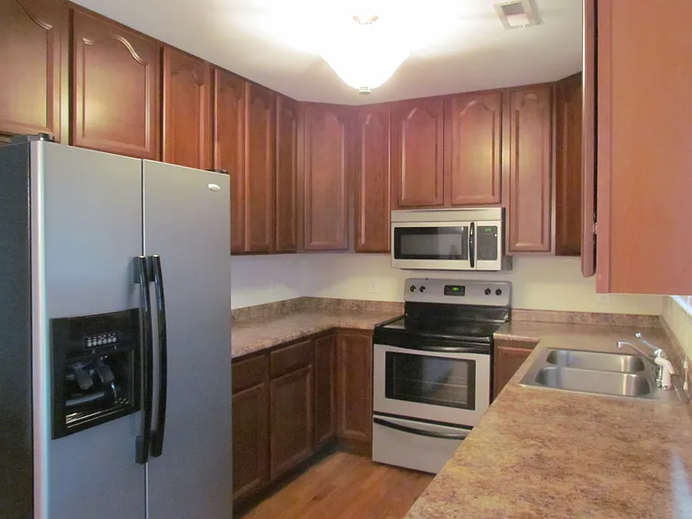 1515 Mayfair Dr — Photo 5