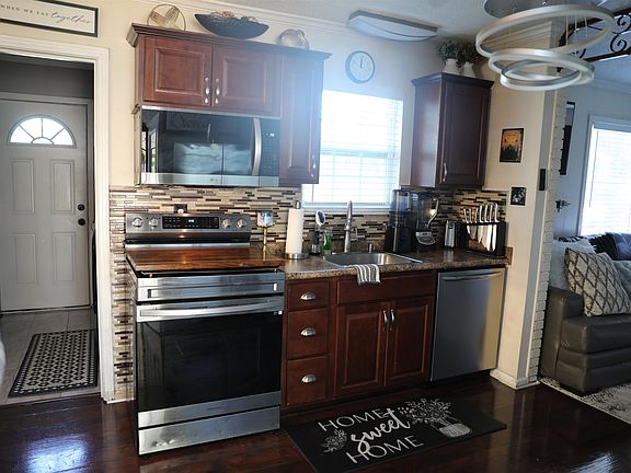 2nd image of 3216 S Goodlett St