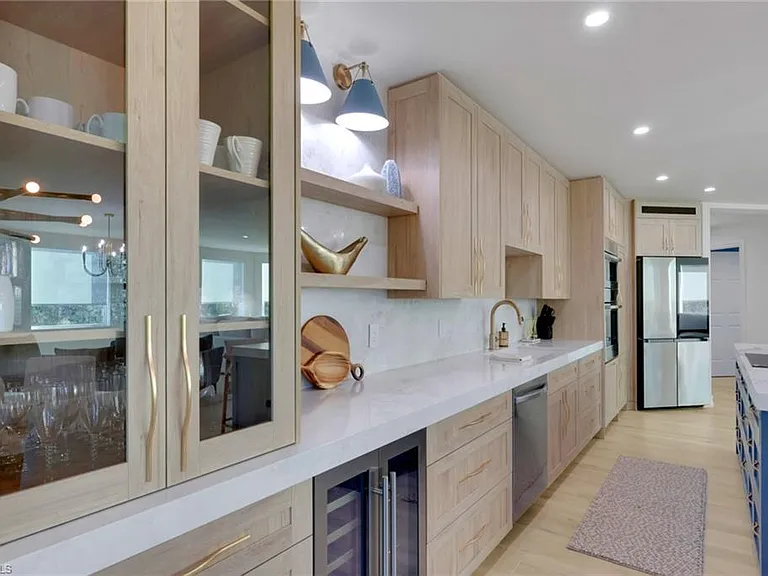2728 Tiburon Blvd E #302 — Photo 4