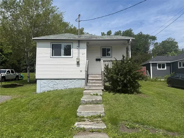 27 Bank Road, Grand Falls-Windsor, NL A2A1G7