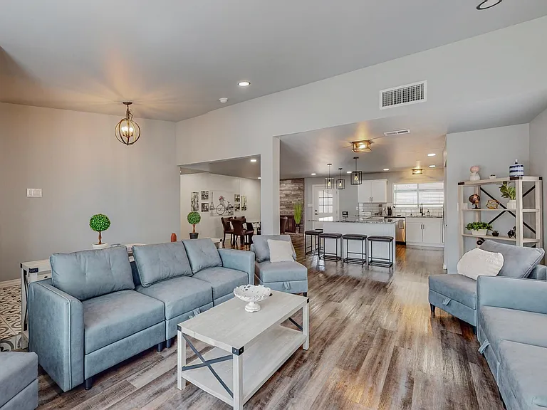 6830 Louisiana Blvd NE — Photo 22