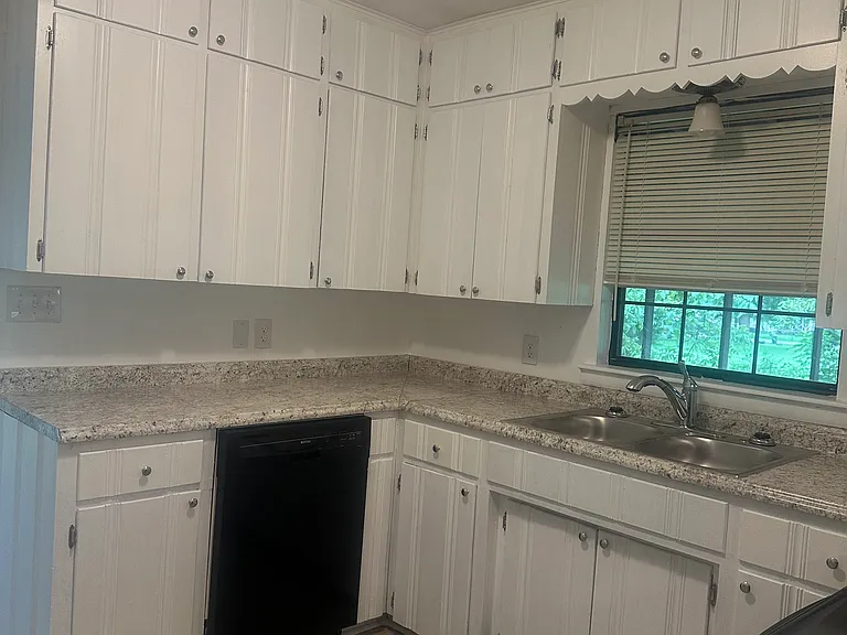 303 Kansas Ave — Photo 2