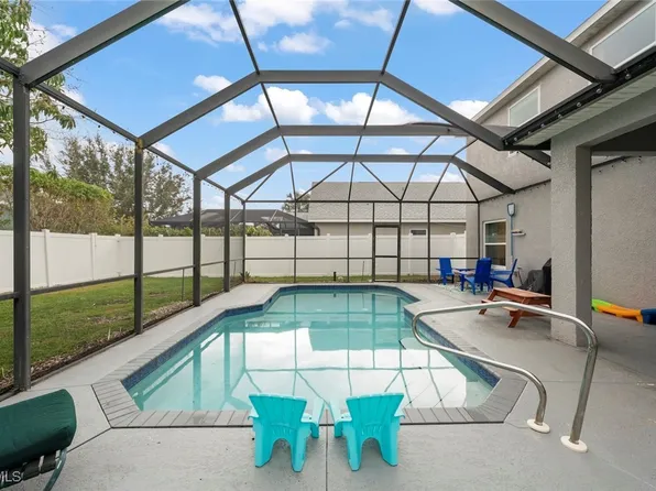 9837 Gladiolus Bulb Loop, Fort Myers, FL 33908