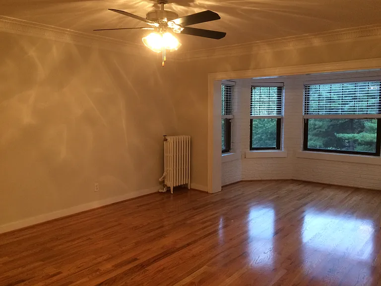 Carlyle Apartments — Photo 15