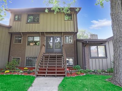 637 Forum Dr, Roselle, IL, 60172