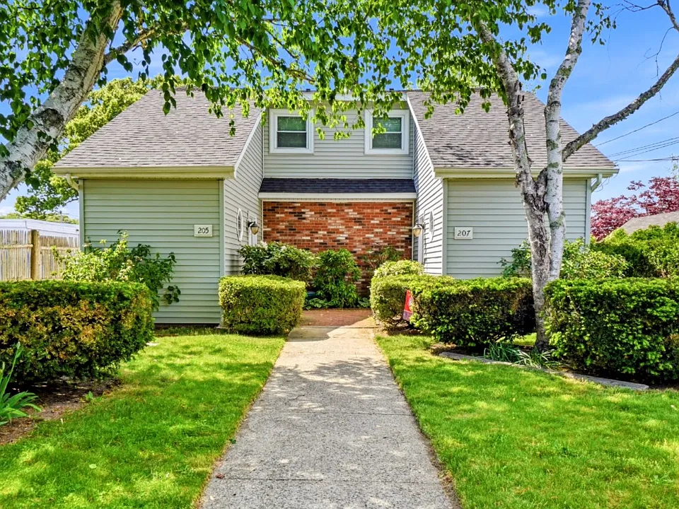 205 Glen Dr