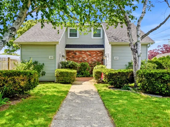 205 Glen Dr, Warwick, RI 02889