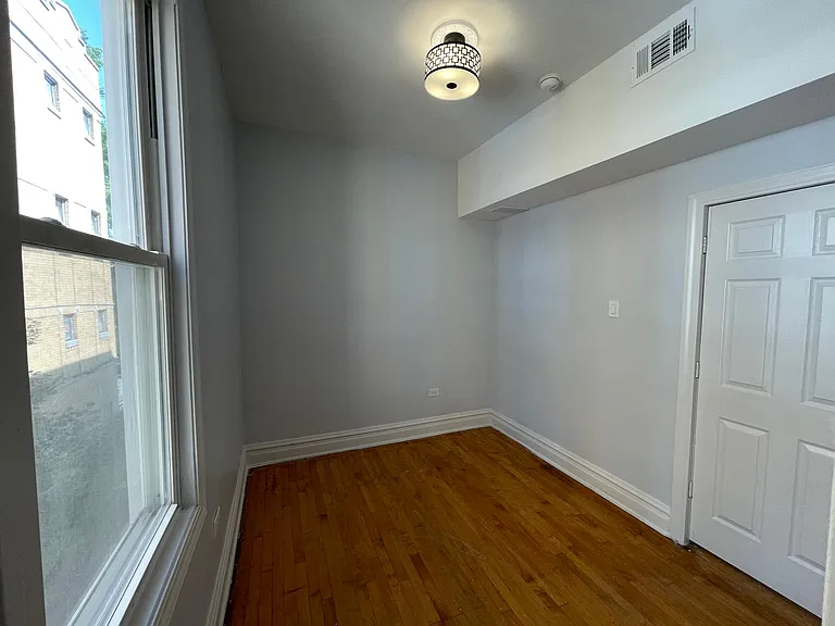 3553 W Lyndale St #2 — Photo 8