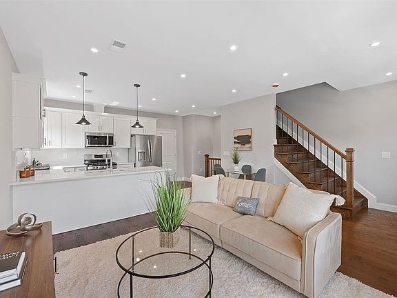3rd image of 153 Laidlaw Ave #2