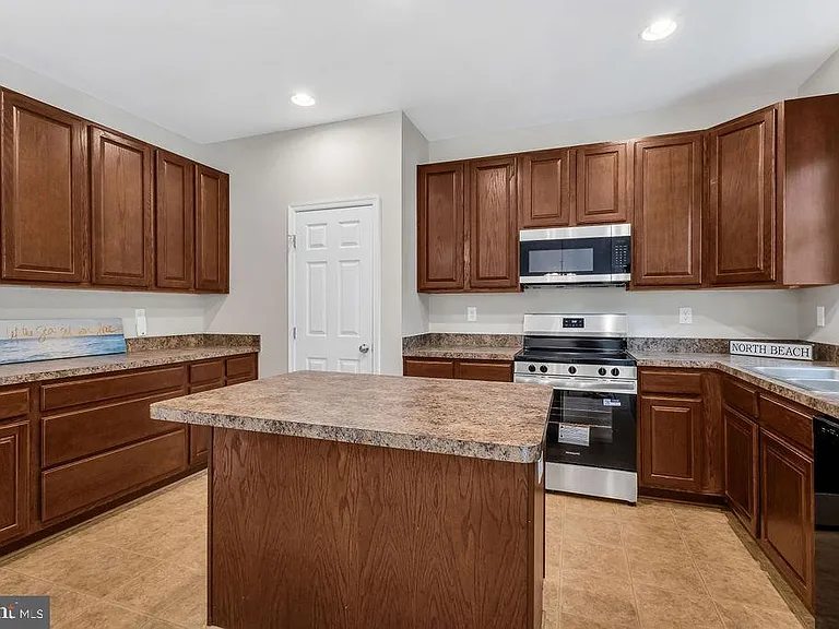 3657 Bedford Dr — Photo 8