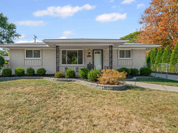 40453 Regency Dr, Sterling Heights, MI 48313