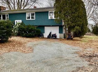 1069 Green End Ave, Middletown, RI 02842