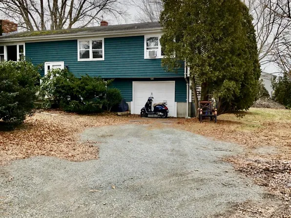 1069 Green End Ave, Middletown, RI 02842