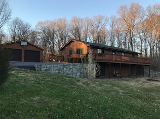 1635 Wing Hill Rd, Cobden, IL 62920