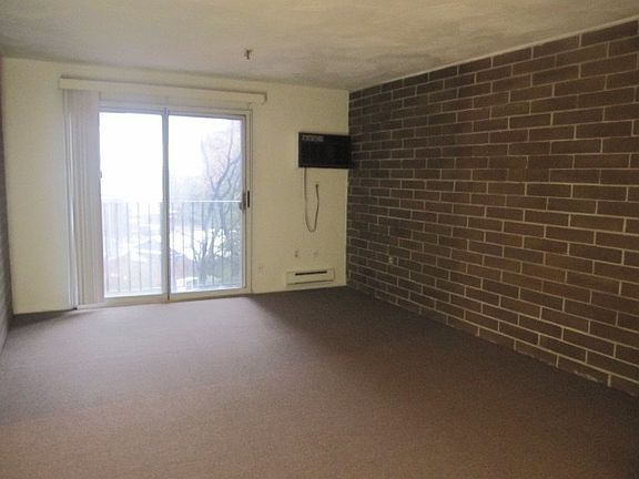 4th image of 115 W Squantum St #000