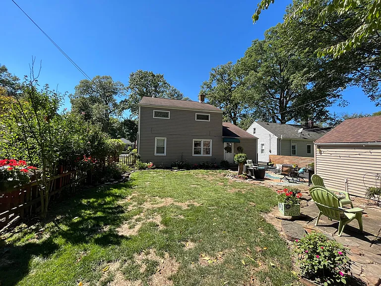 615 Parkside Dr — Photo 6