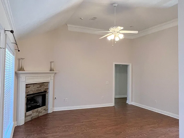 506 Laurelwood Dr — Photo 7