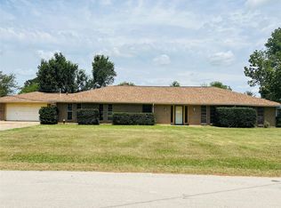 1084 Oak Ridge Dr, Terrell, TX 75160