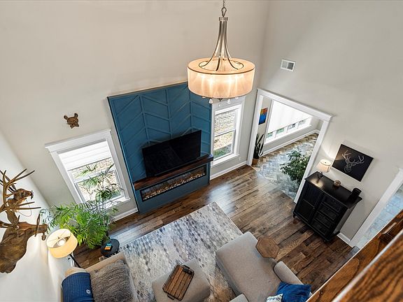 4th image of 1383 Carrington Way